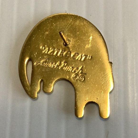 LAUREL BURCH Burgundy Black Enamel Aztec Cat Cloisonné Brooch 1980s Vintage - Picture 6 of 10